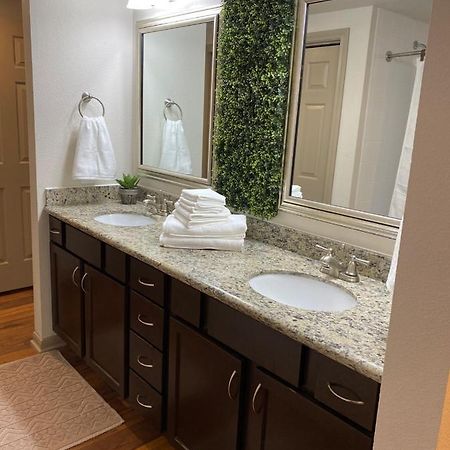 Bright & Modern Galleria Suite! 5 Star Location, Self Check In & Free Parking Houston Exterior photo