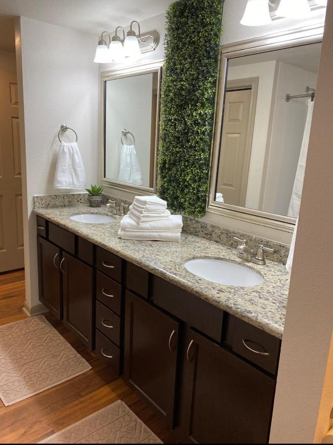 Bright & Modern Galleria Suite! 5 Star Location, Self Check In & Free Parking Houston Exterior photo